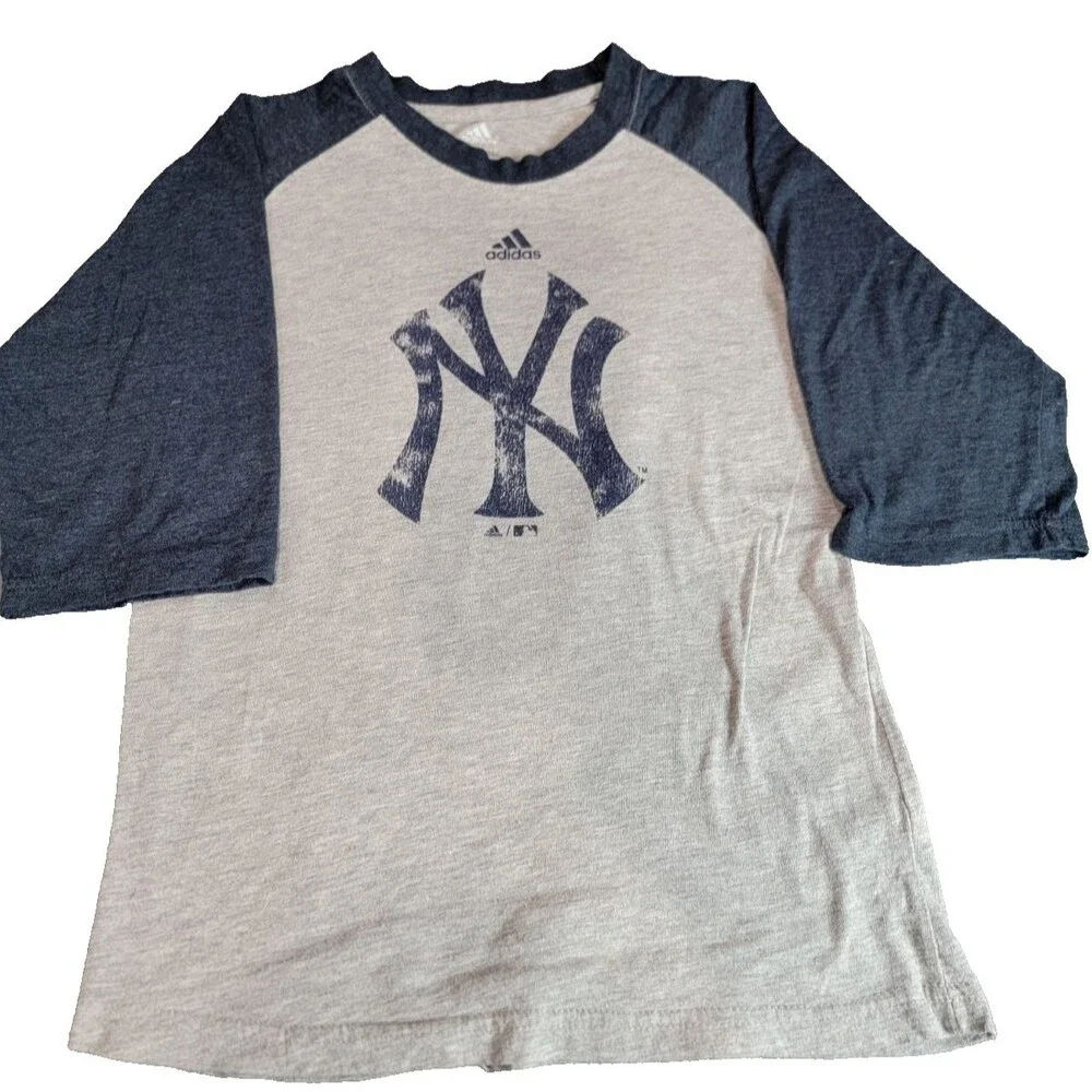MLB New York Yankees Adidas youth gray,medium three-quarter length sleeves.